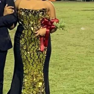 PROM DRES FOR SALE ( ONLY WORN ONCE)